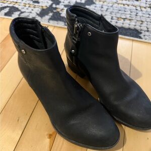 Sorel Black Leather Ankle Booties with Side Zip